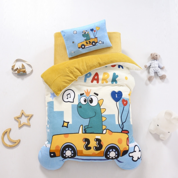 91家纺网 家纺一手货源 找家纺 鱼宝 2022新款大版牛奶绒婴童套件 赛车恐龙