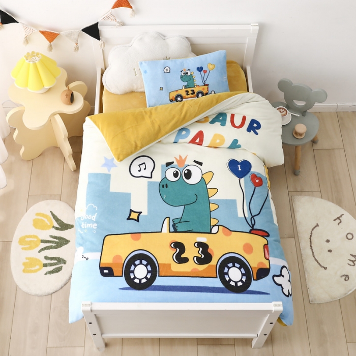 91家纺网 家纺一手货源 找家纺 鱼宝 2022新款大版牛奶绒婴童套件 赛车恐龙