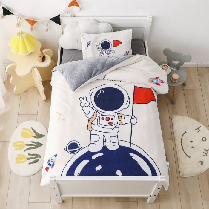 91家纺网 家纺一手货源 找家纺 鱼宝 2022新款大版牛奶绒婴童套件 太空人