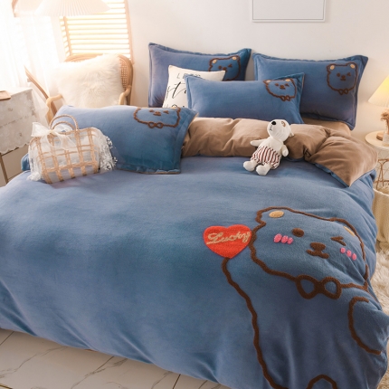 91家纺网 家纺一手货源 找家纺 佰诗特 2023高克重牛奶绒绣花四件套纯色法兰绒简约毛巾绣床笠款套件