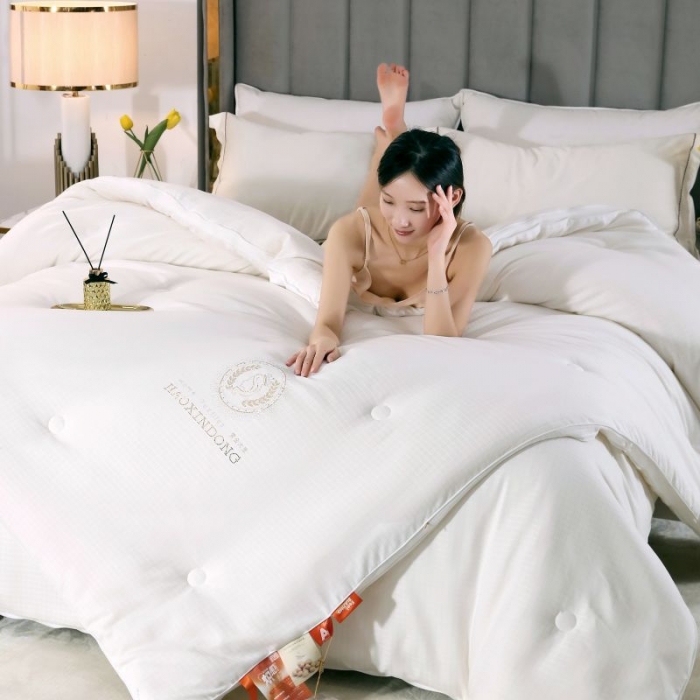 91家纺网 家纺一手货源 找家纺 伊被源 2022新款磨毛提花拉链意尔丝子母被被子被芯 意尔丝字母被 白