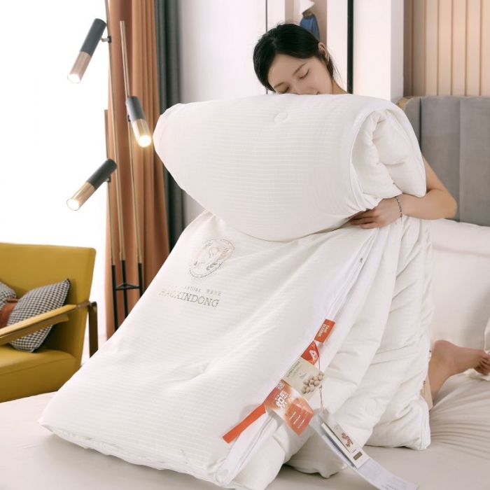 91家纺网 家纺一手货源 找家纺 伊被源 2022新款磨毛提花拉链意尔丝子母被被子被芯 意尔丝字母被 白