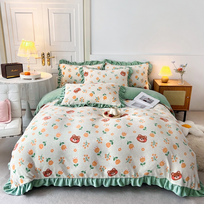 91家纺网 家纺一手货源 找家纺 维娜斯 2022新款高克重牛奶绒花边四件套 花边-可爱熊