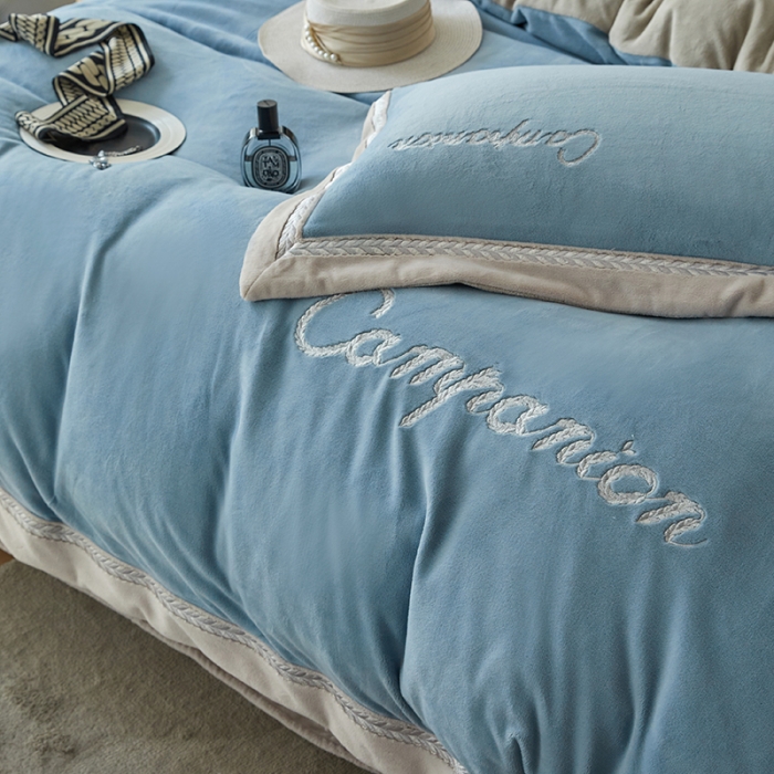 91家纺网 家纺一手货源 找家纺 安妮 新品A类高克重250克升级版牛奶绒四件套-轻颜 莱茵蓝
