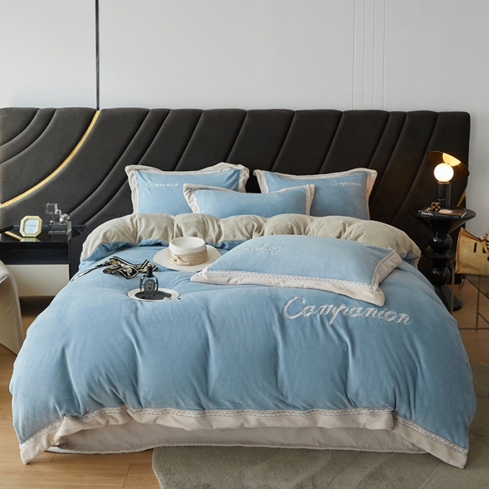 91家纺网 家纺一手货源 找家纺 安妮 新品A类高克重250克升级版牛奶绒四件套-轻颜 莱茵蓝