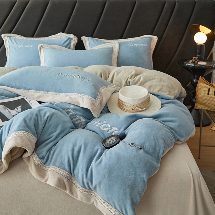 91家纺网 家纺一手货源 找家纺 安妮 新品A类高克重250克升级版牛奶绒四件套-轻颜 莱茵蓝
