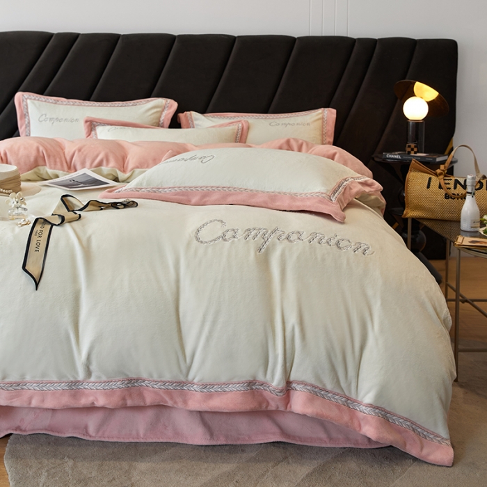 91家纺网 家纺一手货源 找家纺 安妮 新品A类高克重250克升级版牛奶绒四件套-轻颜 奶昔白