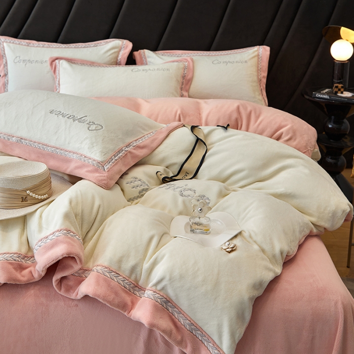 91家纺网 家纺一手货源 找家纺 安妮 新品A类高克重250克升级版牛奶绒四件套-轻颜 奶昔白