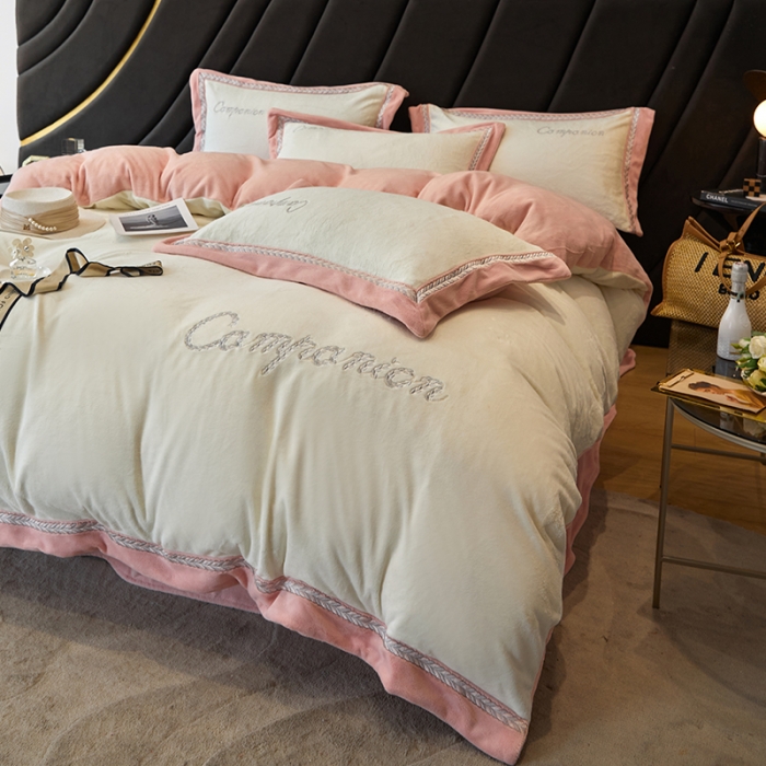 91家纺网 家纺一手货源 找家纺 安妮 新品A类高克重250克升级版牛奶绒四件套-轻颜 奶昔白