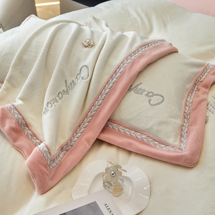 91家纺网 家纺一手货源 找家纺 安妮 新品A类高克重250克升级版牛奶绒四件套-轻颜 奶昔白