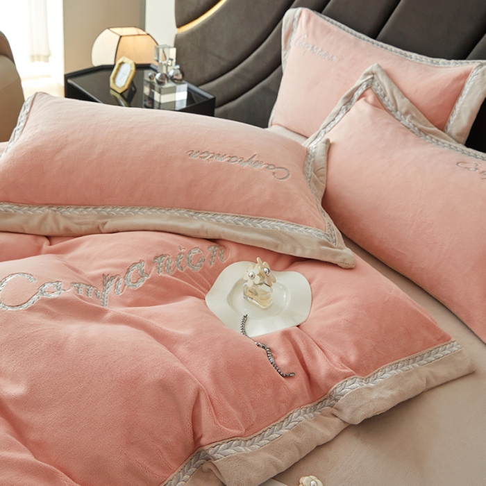 91家纺网 家纺一手货源 找家纺 安妮 新品A类高克重250克升级版牛奶绒四件套-轻颜 胭脂粉