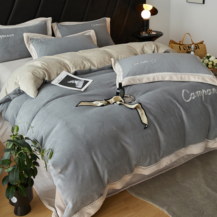 91家纺网 家纺一手货源 找家纺 安妮 新品A类高克重250克升级版牛奶绒四件套-轻颜 英伦灰