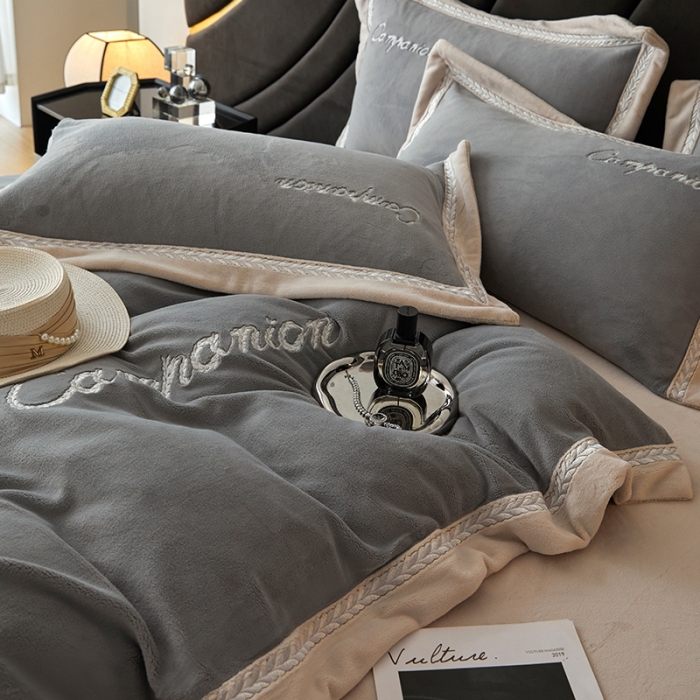 91家纺网 家纺一手货源 找家纺 安妮 新品A类高克重250克升级版牛奶绒四件套-轻颜 英伦灰