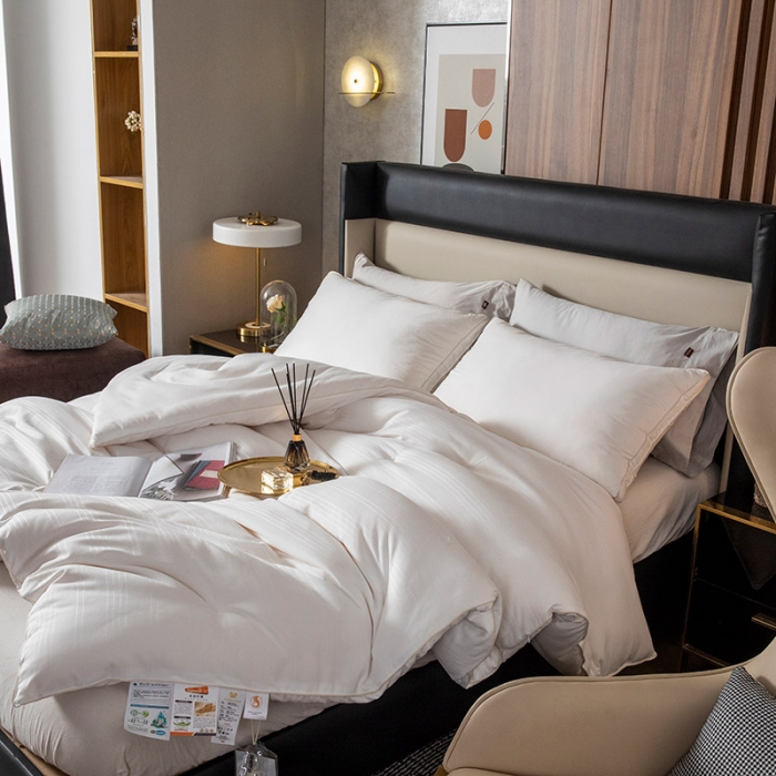 91家纺网 家纺一手货源 找家纺 被靠被 2023新款桑蚕丝大豆纤维被系列 白色