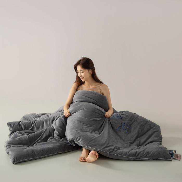 91家纺网 家纺一手货源 找家纺 被靠被 2023新款石墨烯科技发热被子系列 摩登灰