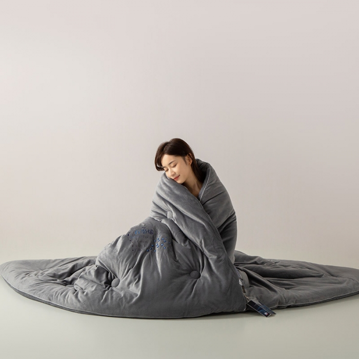 91家纺网 家纺一手货源 找家纺 被靠被 2023新款石墨烯科技发热被子系列 摩登灰