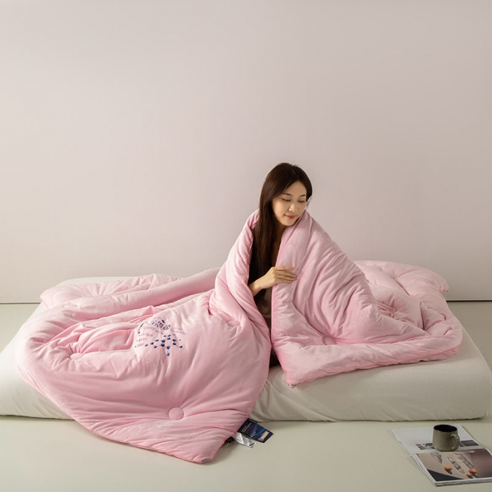 91家纺网 家纺一手货源 找家纺 被靠被 2023新款石墨烯科技发热被子系列 珊瑚粉