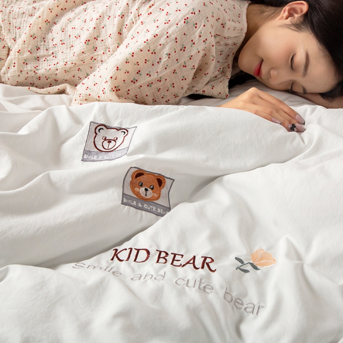 91家纺网 家纺一手货源 找家纺 被靠被 2023新款雅芙棉石墨烯发热被小熊系列 布丁熊-白