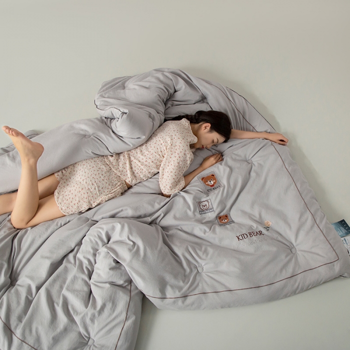 91家纺网 家纺一手货源 找家纺 被靠被 2023新款雅芙棉石墨烯发热被小熊系列 布丁熊-灰