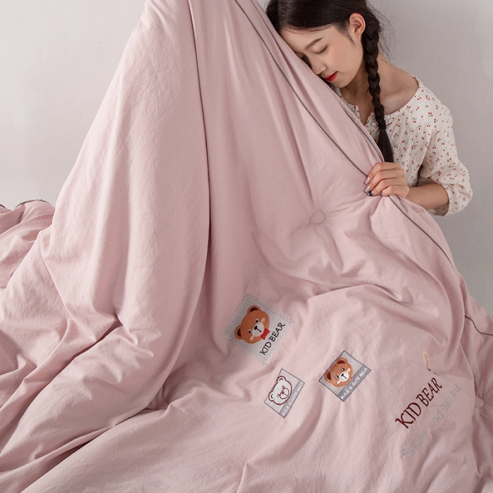 91家纺网 家纺一手货源 找家纺 被靠被 2023新款雅芙棉石墨烯发热被小熊系列 布丁熊-粉