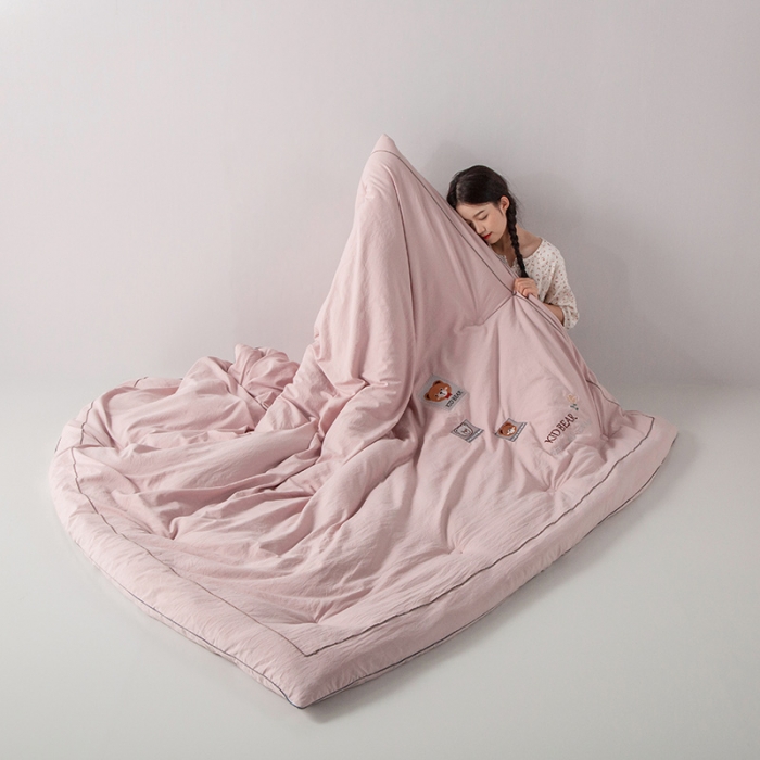 91家纺网 家纺一手货源 找家纺 被靠被 2023新款雅芙棉石墨烯发热被小熊系列 布丁熊-粉