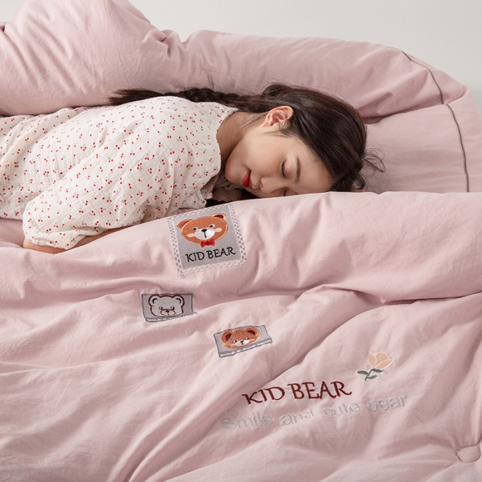 91家纺网 家纺一手货源 找家纺 被靠被 2023新款雅芙棉石墨烯发热被小熊系列 布丁熊-粉