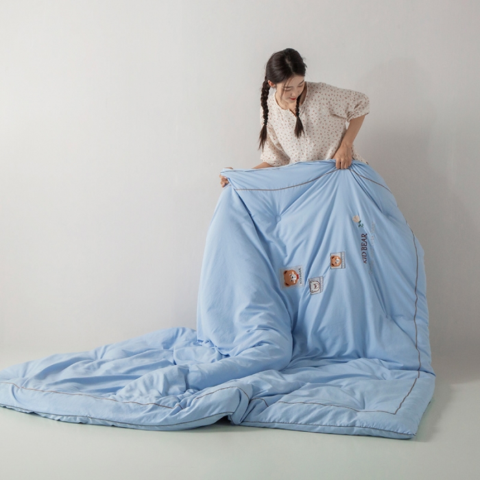 91家纺网 家纺一手货源 找家纺 被靠被 2023新款雅芙棉石墨烯发热被小熊系列 布丁熊-蓝