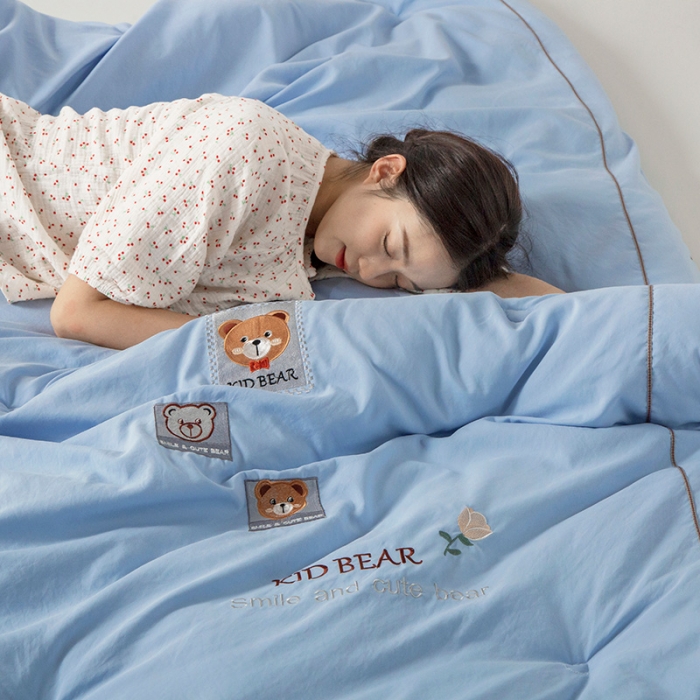 91家纺网 家纺一手货源 找家纺 被靠被 2023新款雅芙棉石墨烯发热被小熊系列 布丁熊-蓝