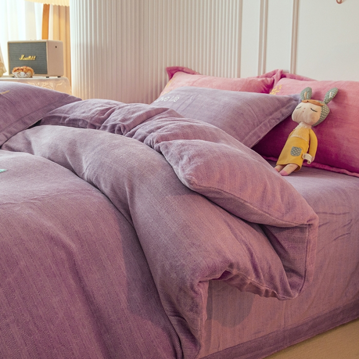 91家纺网 家纺一手货源 找家纺 纽缦 2022新款牛奶绒四件套爱之音系列 爱之音浅紫