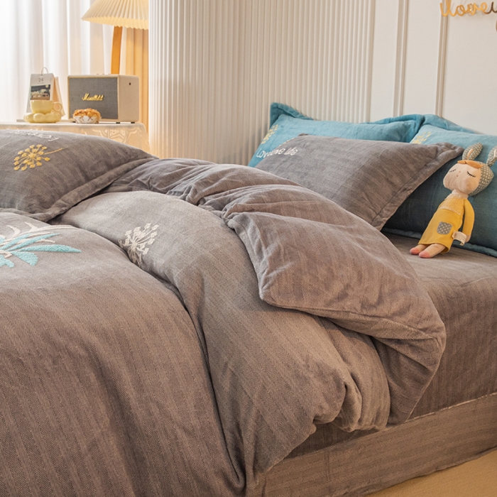 91家纺网 家纺一手货源 找家纺 纽缦 2022新款牛奶绒四件套爱之音系列 爱之音银灰