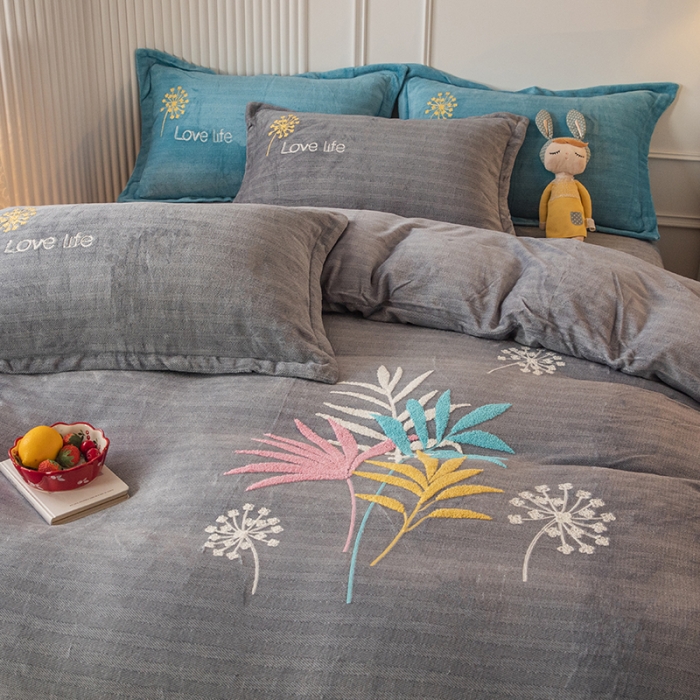 91家纺网 家纺一手货源 找家纺 纽缦 2022新款牛奶绒四件套爱之音系列 爱之音银灰