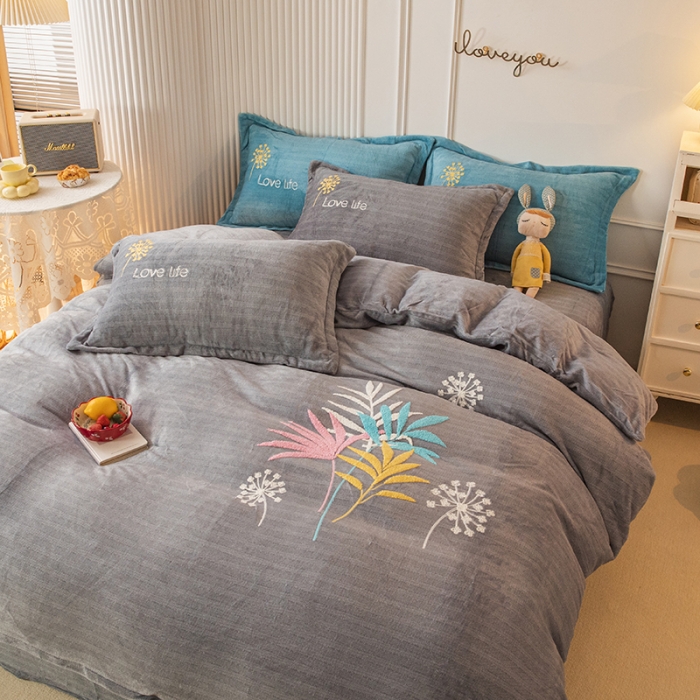 91家纺网 家纺一手货源 找家纺 纽缦 2022新款牛奶绒四件套爱之音系列 爱之音银灰