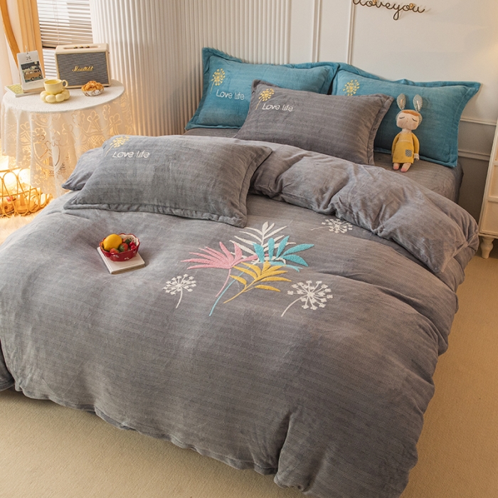 91家纺网 家纺一手货源 找家纺 纽缦 2022新款牛奶绒四件套爱之音系列 爱之音银灰