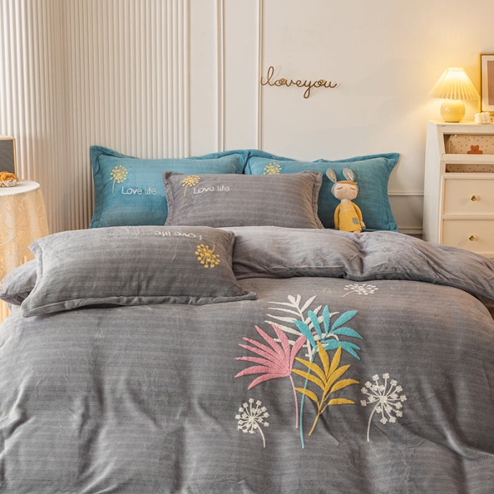 91家纺网 家纺一手货源 找家纺 纽缦 2022新款牛奶绒四件套爱之音系列 爱之音银灰