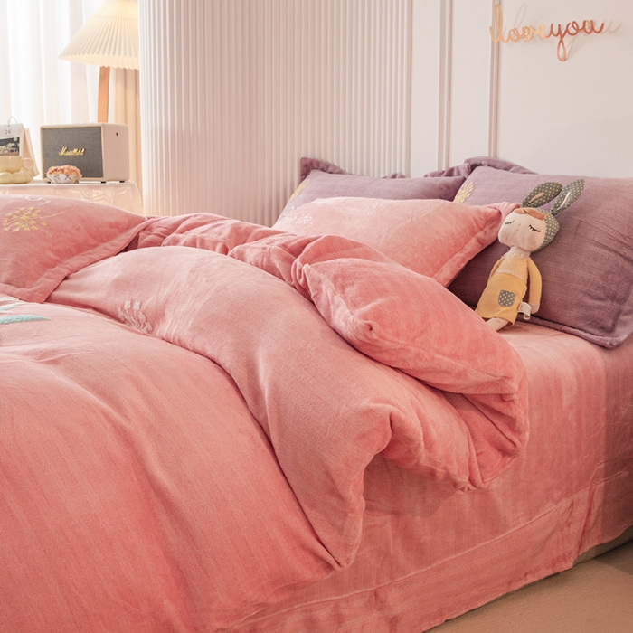 91家纺网 家纺一手货源 找家纺 纽缦 2022新款牛奶绒四件套爱之音系列 爱之音玉色