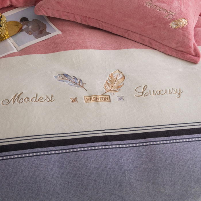 91家纺网 家纺一手货源 找家纺 纽缦 2022新款牛奶绒四件套彩色叶羽系列 彩色叶羽（爱恋玉）