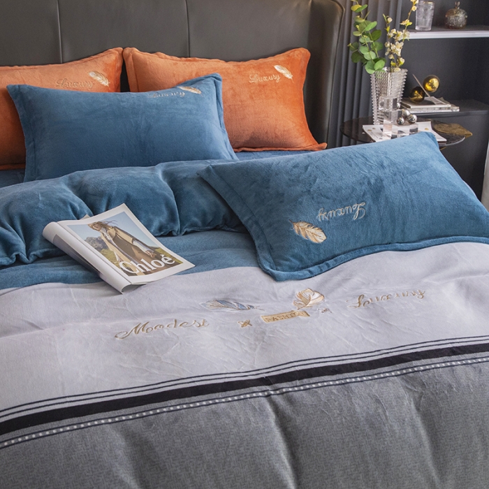 91家纺网 家纺一手货源 找家纺 纽缦 2022新款牛奶绒四件套彩色叶羽系列 彩色叶羽（宾利蓝）