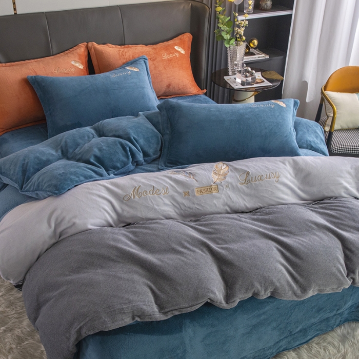 91家纺网 家纺一手货源 找家纺 纽缦 2022新款牛奶绒四件套彩色叶羽系列 彩色叶羽（宾利蓝）