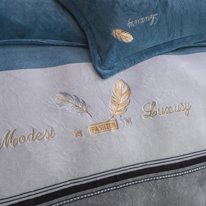 91家纺网 家纺一手货源 找家纺 纽缦 2022新款牛奶绒四件套彩色叶羽系列 彩色叶羽（宾利蓝）