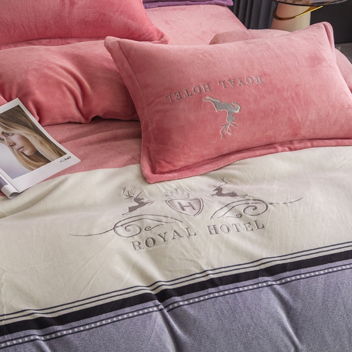 91家纺网 家纺一手货源 找家纺 纽缦 2022新款牛奶绒四件套 鹿有你（爱恋玉）