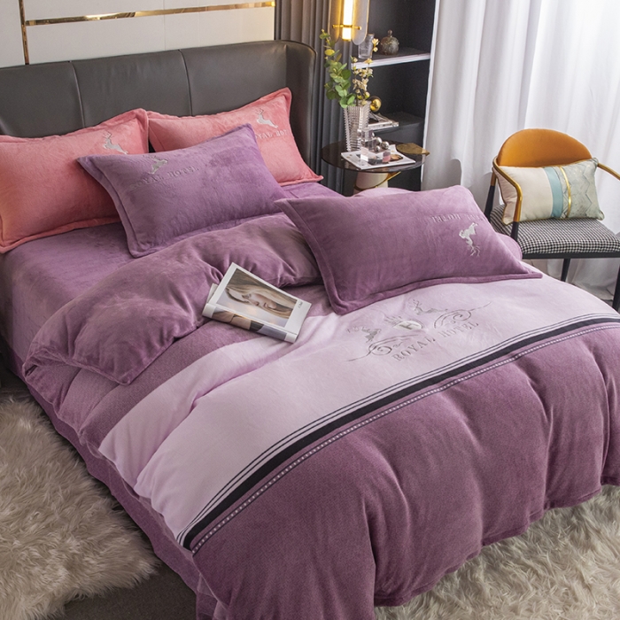 91家纺网 家纺一手货源 找家纺 纽缦 2022新款牛奶绒四件套 鹿有你（浪漫紫）