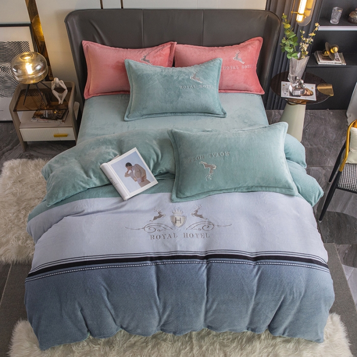 91家纺网 家纺一手货源 找家纺 纽缦 2022新款牛奶绒四件套 鹿有你（优雅蓝绿)