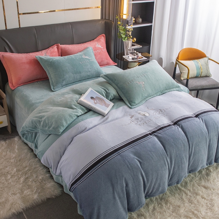 91家纺网 家纺一手货源 找家纺 纽缦 2022新款牛奶绒四件套 鹿有你（优雅蓝绿)