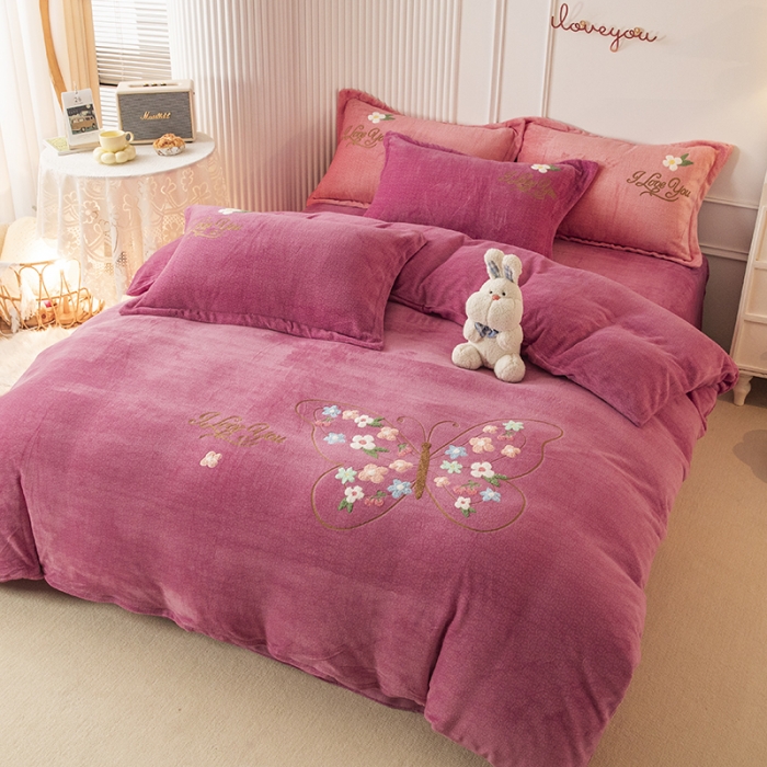 91家纺网 家纺一手货源 找家纺 纽缦 2022新款牛奶绒四件套蝶舞系列 蝶舞豆沙