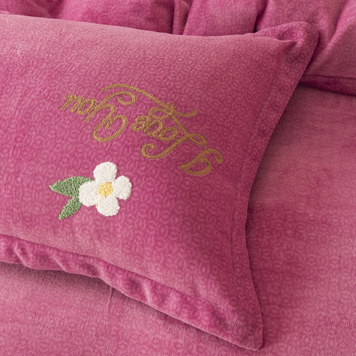 91家纺网 家纺一手货源 找家纺 纽缦 2022新款牛奶绒四件套蝶舞系列 蝶舞豆沙