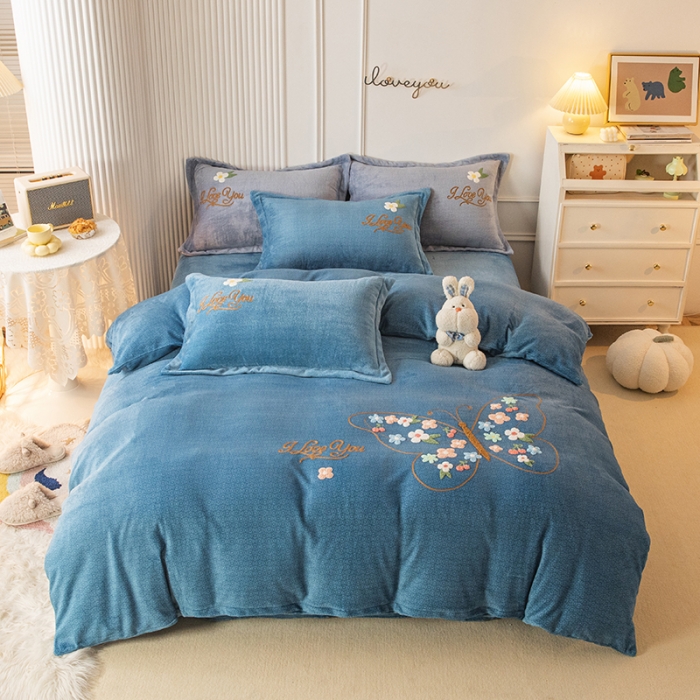 91家纺网 家纺一手货源 找家纺 纽缦 2022新款牛奶绒四件套蝶舞系列 蝶舞湖蓝