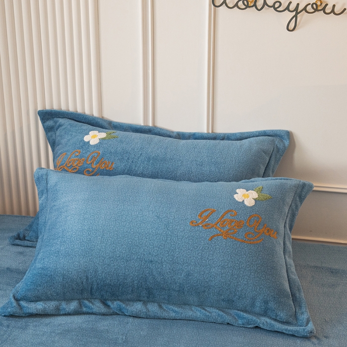 91家纺网 家纺一手货源 找家纺 纽缦 2022新款牛奶绒四件套蝶舞系列 蝶舞湖蓝