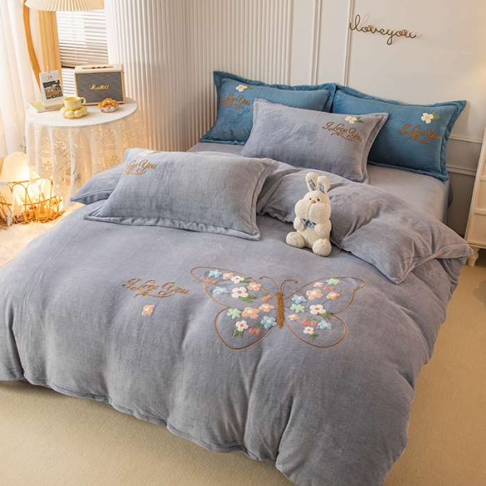 91家纺网 家纺一手货源 找家纺 纽缦 2022新款牛奶绒四件套蝶舞系列 蝶舞灰色