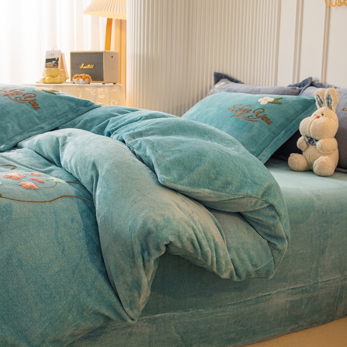 91家纺网 家纺一手货源 找家纺 纽缦 2022新款牛奶绒四件套蝶舞系列 蝶舞水绿