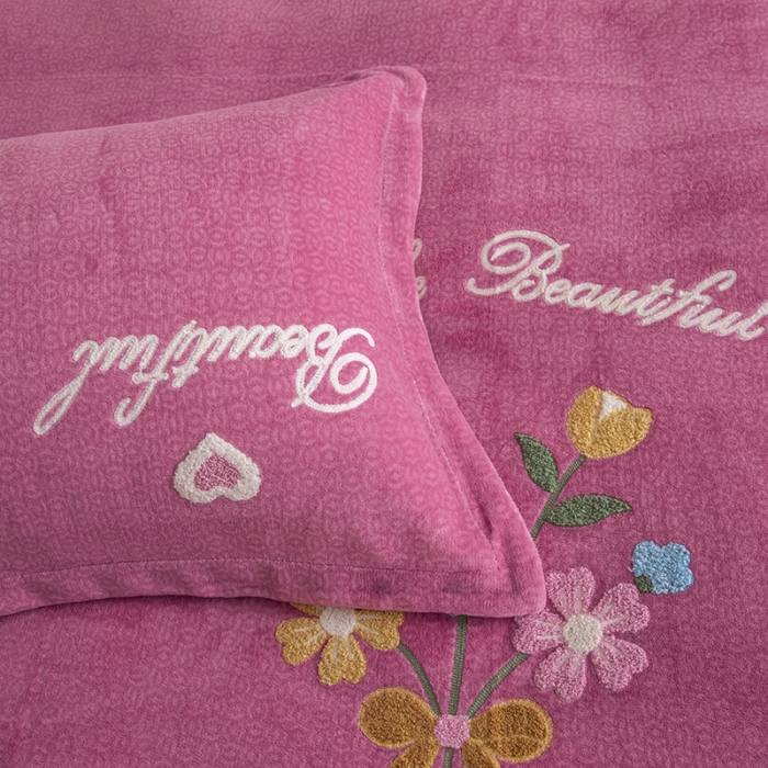 91家纺网 家纺一手货源 找家纺 纽缦 2022新款牛奶绒四件套梦幻花语系列 梦幻花语豆沙